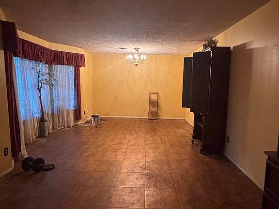 2nd image of 922 British Blvd