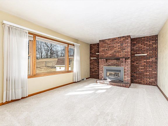 3rd image of 1240 Cerro Dr