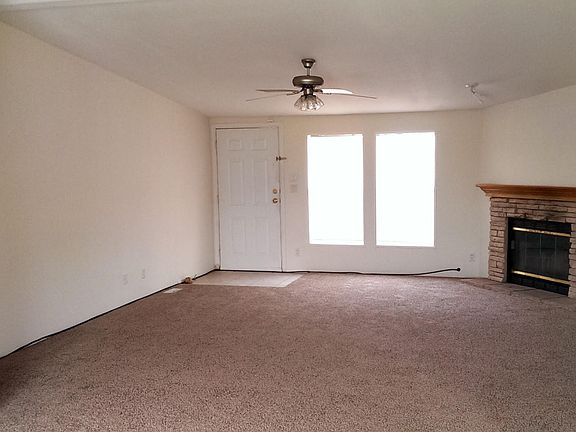 Livingroom and fireplace