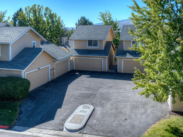 6024 Conness Way — Photo 8