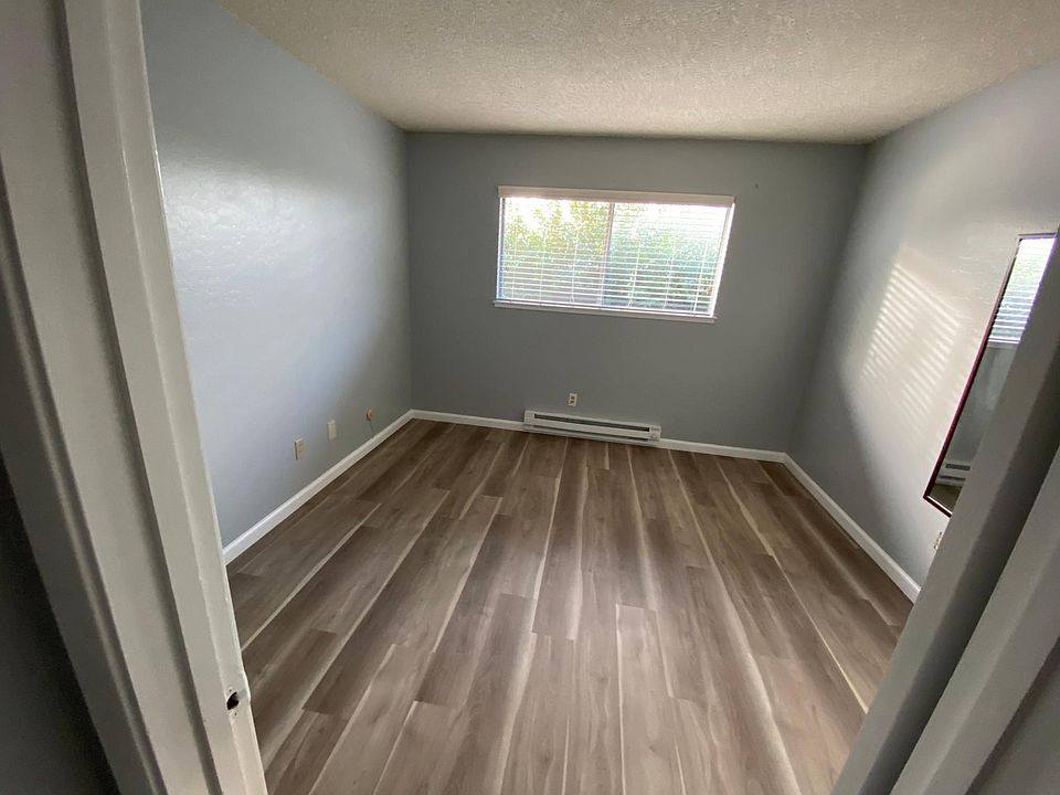 1st image of 1586 Parkview Ave APT 1