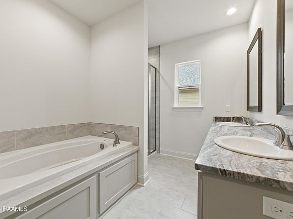 5th image of 122 Sojourner Dr