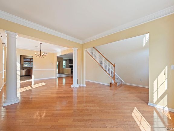 4th image of 421 Vassar Place