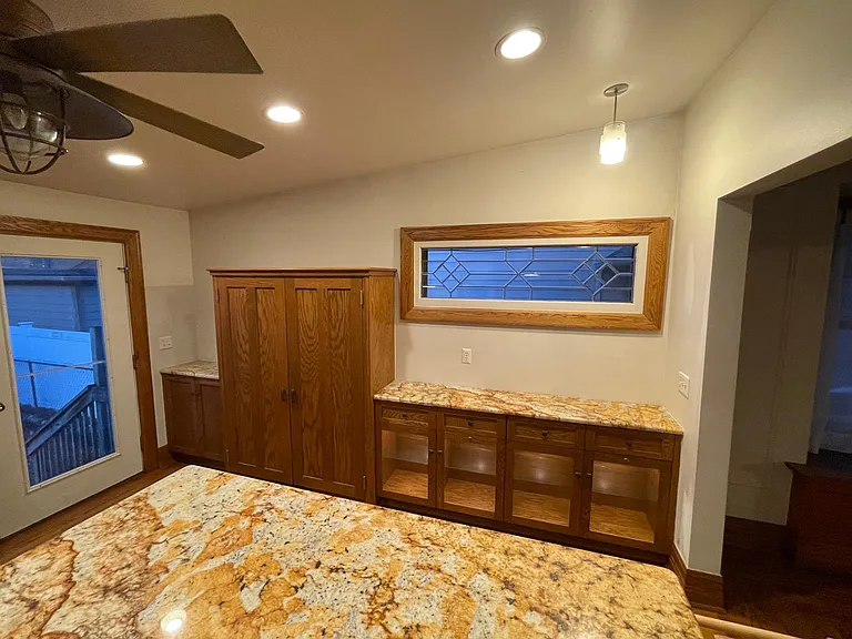 319 Dewey St — Photo 9