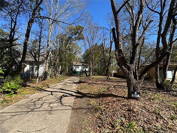 3rd image of 661 Ruth St