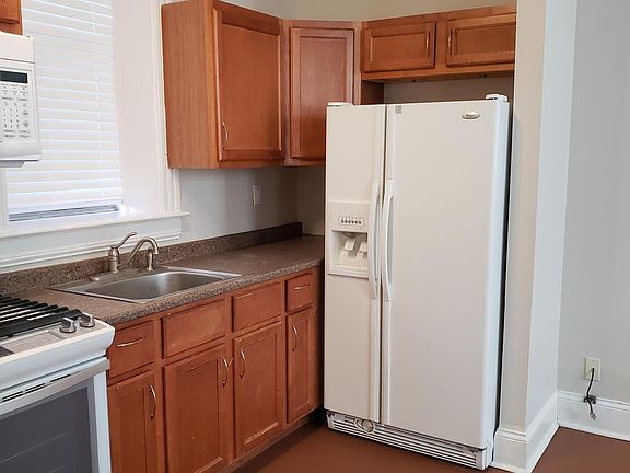 3rd image of 2233 Shenandoah Ave