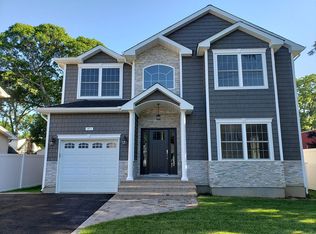 1701 Willis Ave, Merrick, NY 11566