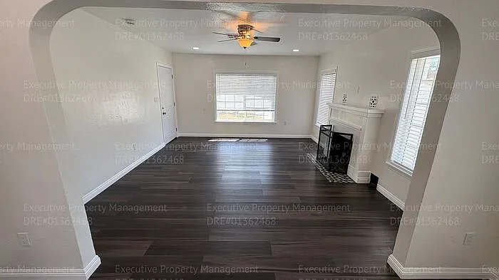 104 S Kincaid St — Photo 5