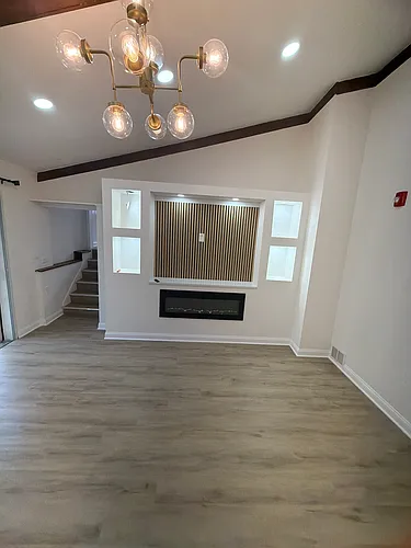 308 E 55th St Photo 1