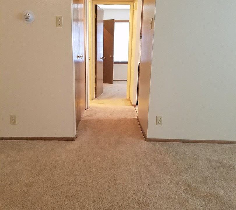 1st image of 607 Thunderbird Ct APT 3B