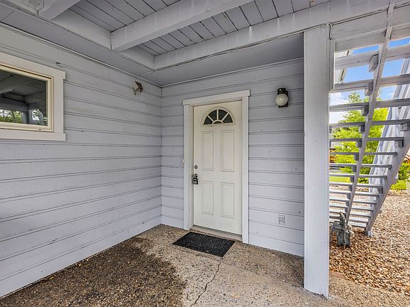 3rd image of 2320 Calumet Cir #B