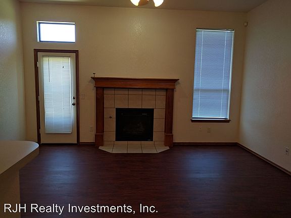 3rd image of 209 Great Oaks Dr