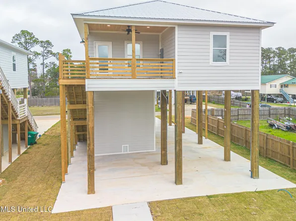 5049 Georgia St, Bay Saint Louis, MS 39520