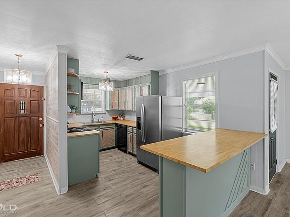 3rd image of 122 Miriam Ln