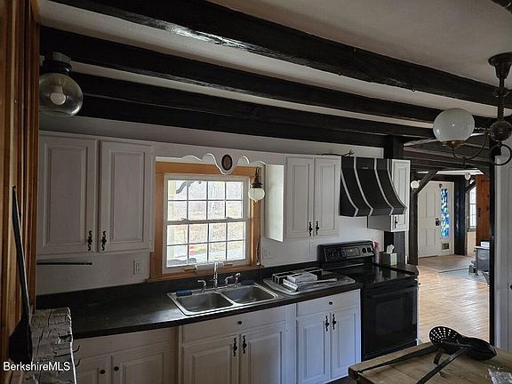 5th image of 18 W Mountain Rd