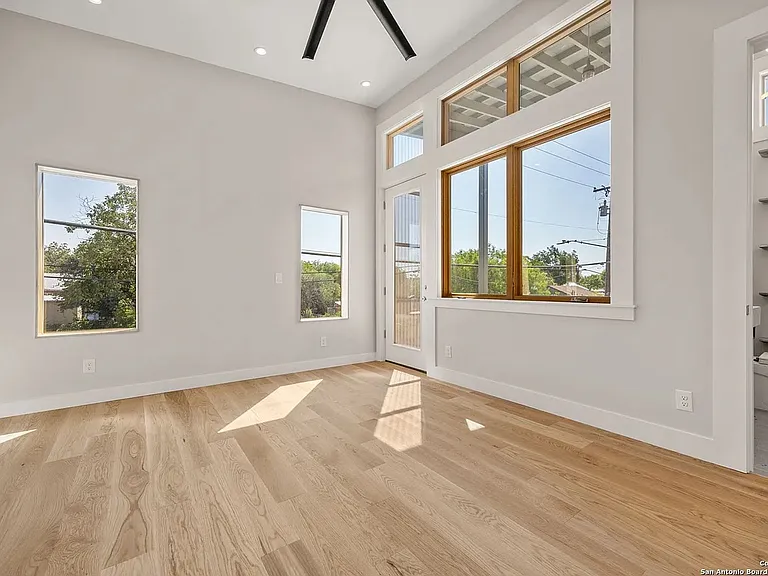 1107 S Cherry St — Photo 25