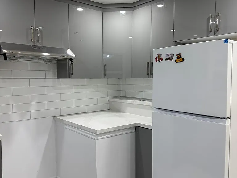 28 Alexandria Cres — Photo 1