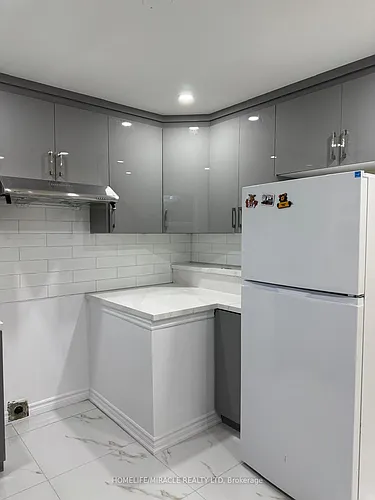 28 Alexandria Cres Photo 1