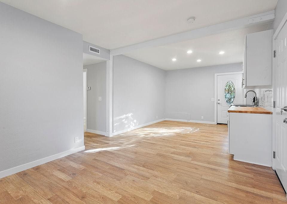 1st image of 300 Sunset Dr