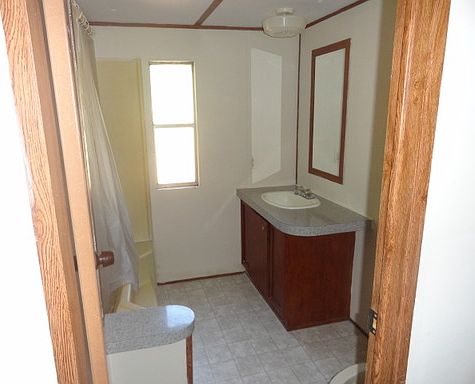 5th image of 102 Holly Hill Dr