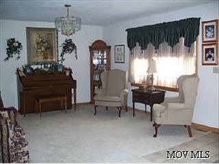 4th image of 114 Vandalia Dr