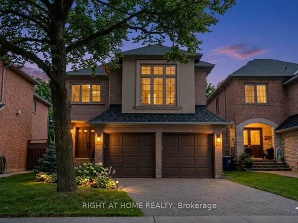 215 Queenslea Ave S, Toronto, ON M9N 3X5