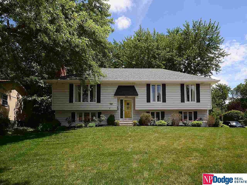 1st image of 1417 S 139th St