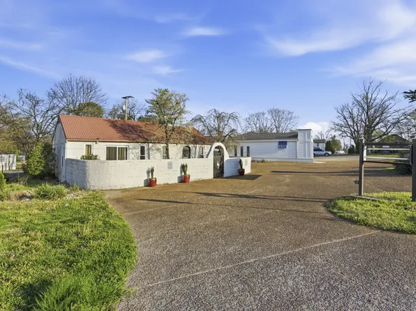 2831 Columbine Pl, Nashville, TN 37204