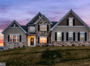 2002 N Fall Harvest Dr, Mechanicsburg, PA 17055