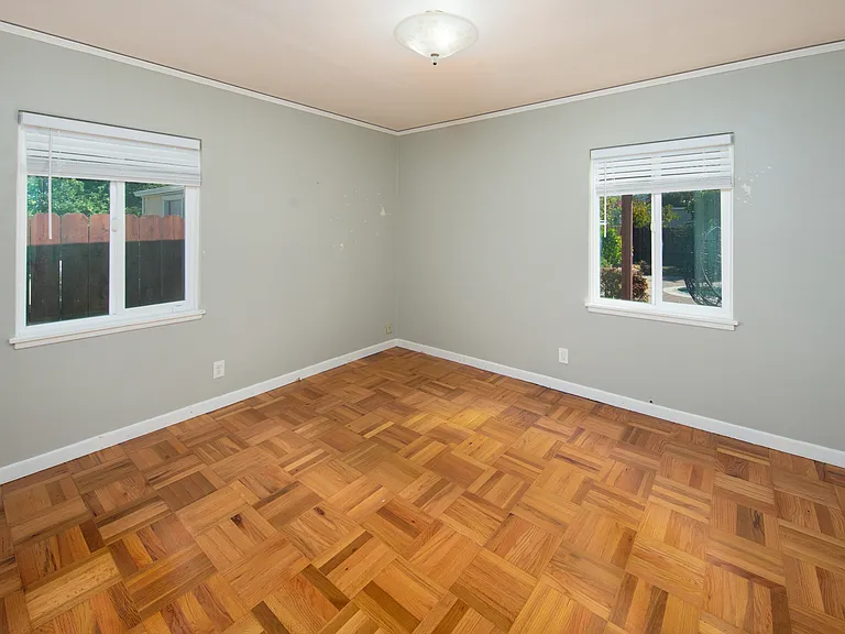 330 Beverly Ave — Photo 20