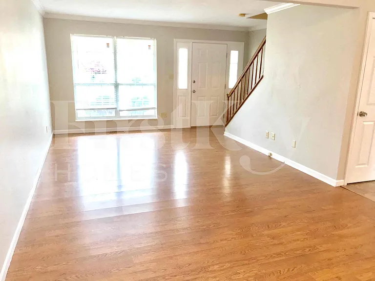 9 Kingsmont Ct — Photo 2