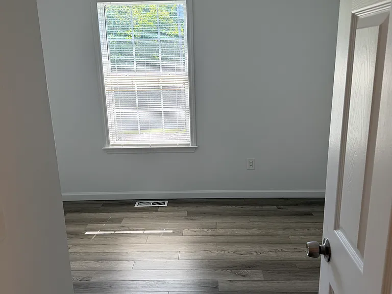 1009 Cody Dr — Photo 8