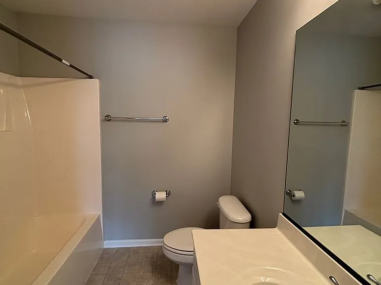 402 Beaumont Cir — Photo 12