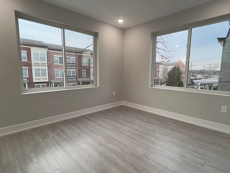649-1 N 35th St #201 — Photo 19