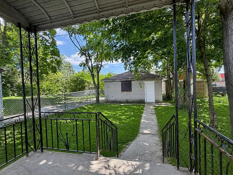 476 Aylmer Ave — Photo 20