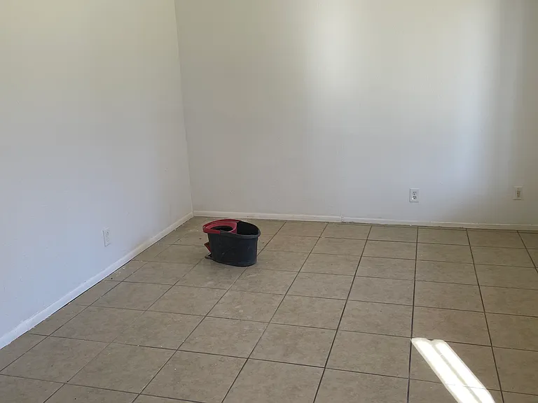 2408 W Campbell Ave — Photo 3