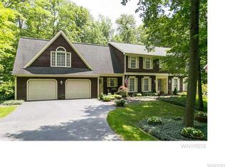 7 Hemlock Hill Rd, Orchard Park, NY 14127