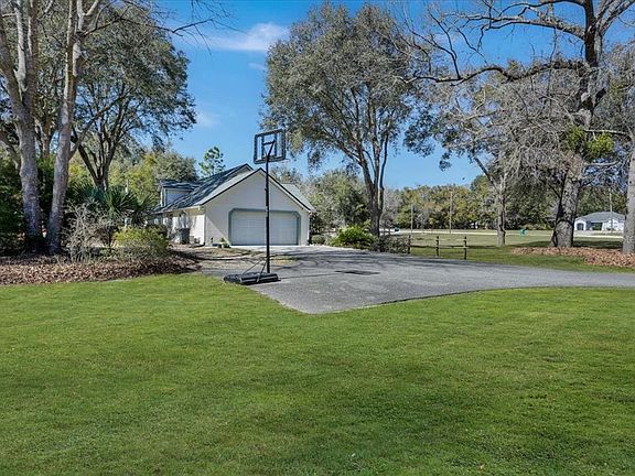 4th image of 422 SW Magnolia Ln