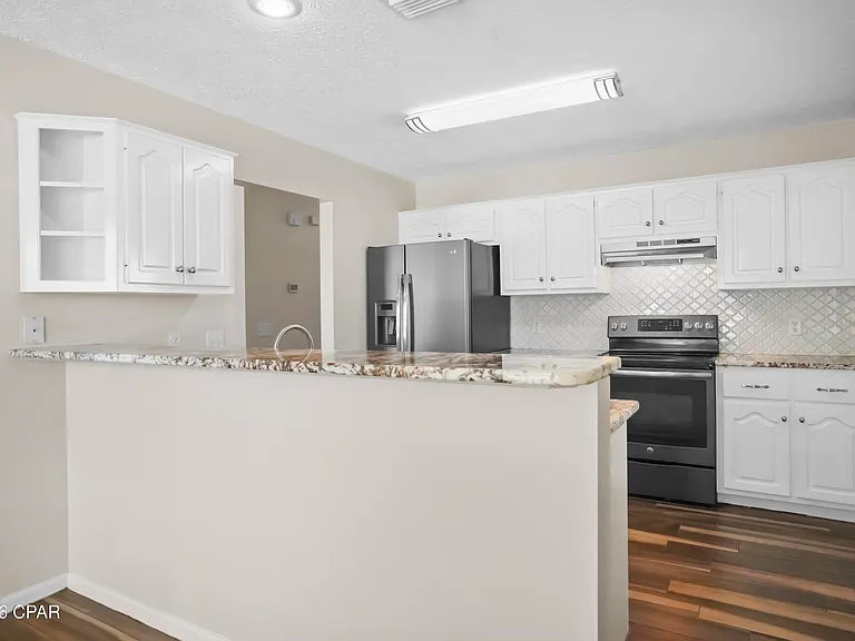 1815 Foster Ave — Photo 9