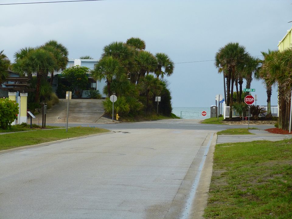 1/4 block to beach