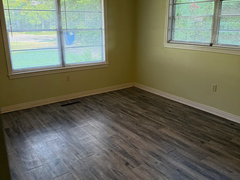 819 Center St #819 — Photo 11