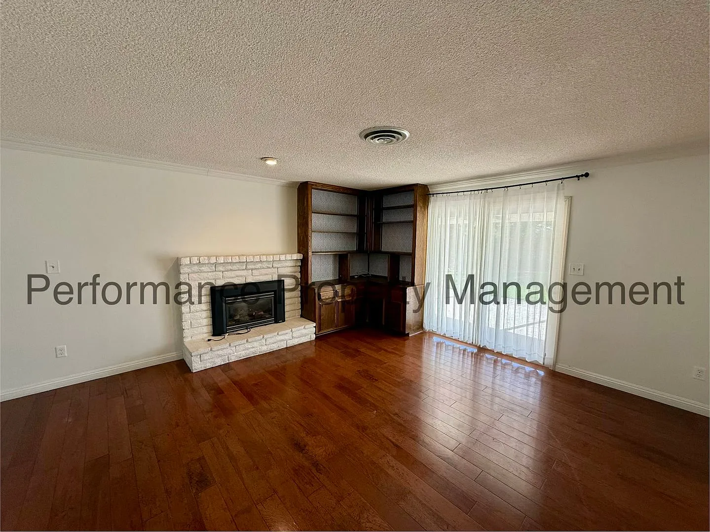 Cute 3 Bed/2 Bath SW Bakersfield Home w/ RBP & $0 Deposit Option — Photo 4