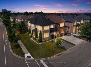 2561 Grand Oak Trl, Oakville, ON L6M 0R4
