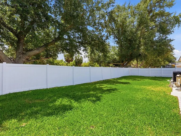 4617 Egmont Dr — Photo 45