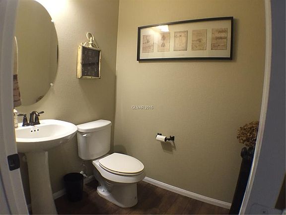 5th image of 944 Harbor Ave #0