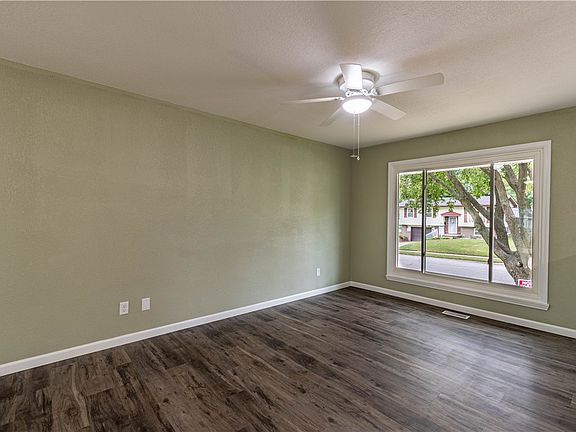 5th image of 69 Meadowlark Dr