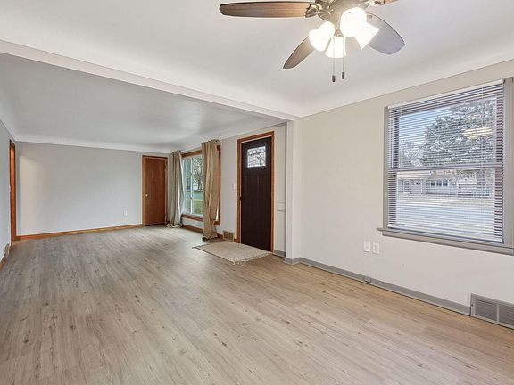 5th image of 528 Shakopee Ave E