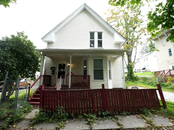 3 Clifton Ter, Worcester, MA 01610