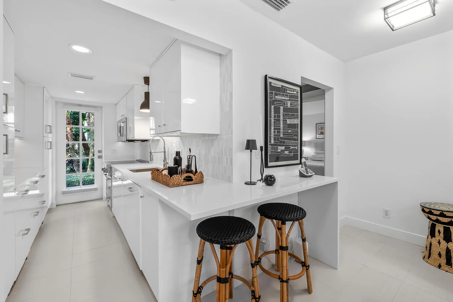 1 bed, 1.0 bath, 640 sqft, $10,500 — Photo 3