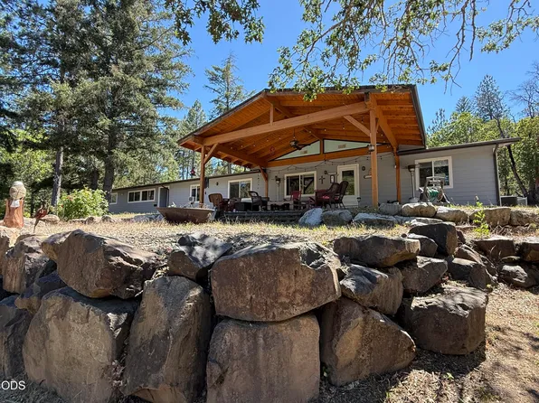 4527 E Evans Creek Rd, Rogue River, OR 97537